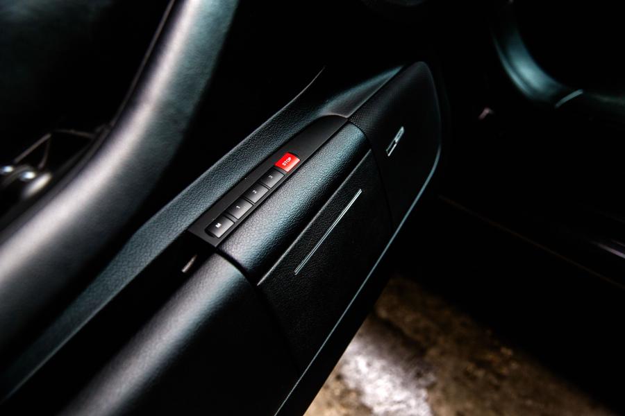 Детали интерьера Audi RS6 Sedan (4B, C5) 2002 года  (NA) (фото 7 из 20)